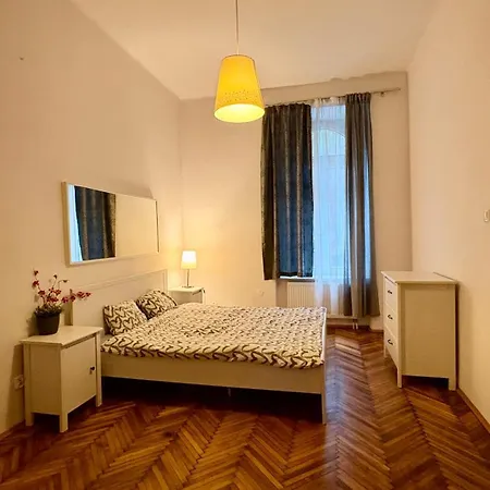 In Center Apartman *